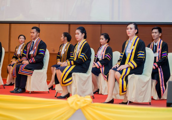 ภาพกิจกรรม พิธีฝึกซ้อมรับพระราชทานปริญญาบัตร และพิธีแสดงความยินดีกับบัณฑิตดีเด่น คณะวิทยาศาสตร์และเทคโนโลยี | วันที่ 8 พฤศจิกายน 2560