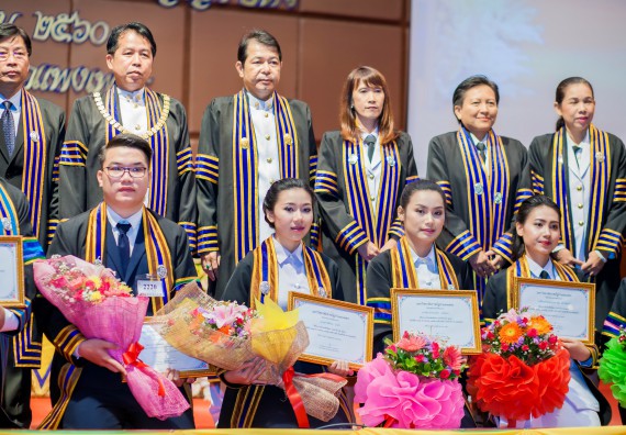 ภาพกิจกรรม พิธีฝึกซ้อมรับพระราชทานปริญญาบัตร และพิธีแสดงความยินดีกับบัณฑิตดีเด่น คณะวิทยาศาสตร์และเทคโนโลยี | วันที่ 8 พฤศจิกายน 2560