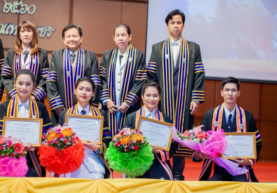 ภาพกิจกรรม พิธีฝึกซ้อมรับพระราชทานปริญญาบัตร และพิธีแสดงความยินดีกับบัณฑิตดีเด่น คณะวิทยาศาสตร์และเทคโนโลยี | วันที่ 8 พฤศจิกายน 2560