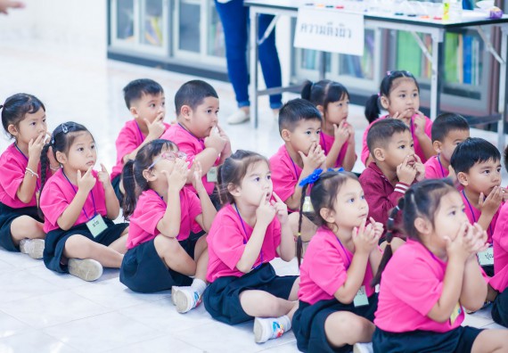 ภาพกิจกรรม คณะวิทยาศาสตร์และเทคโนโลยี จัดกิจกรรมค่ายวิทยาศาสตร์โรงเรียนสาธิตฯ ระดับชั้นอนุบาล