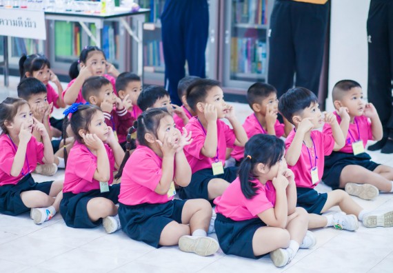 ภาพกิจกรรม คณะวิทยาศาสตร์และเทคโนโลยี จัดกิจกรรมค่ายวิทยาศาสตร์โรงเรียนสาธิตฯ ระดับชั้นอนุบาล