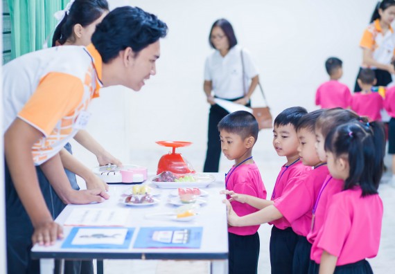 ภาพกิจกรรม คณะวิทยาศาสตร์และเทคโนโลยี จัดกิจกรรมค่ายวิทยาศาสตร์โรงเรียนสาธิตฯ ระดับชั้นอนุบาล