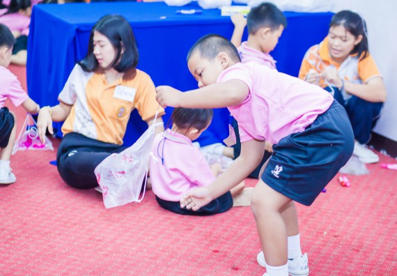 ภาพกิจกรรม คณะวิทยาศาสตร์และเทคโนโลยี จัดกิจกรรมค่ายวิทยาศาสตร์โรงเรียนสาธิตฯ ระดับชั้นอนุบาล