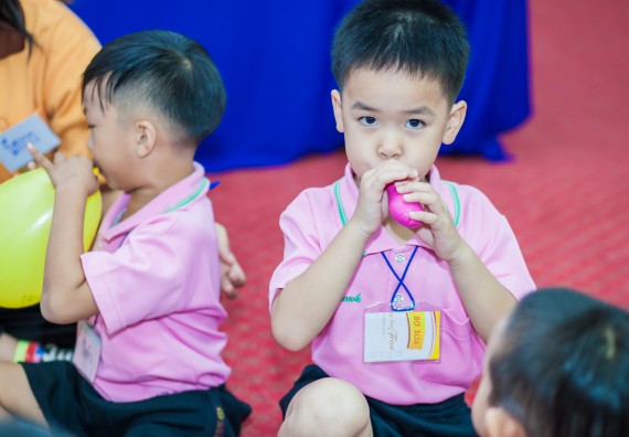 ภาพกิจกรรม คณะวิทยาศาสตร์และเทคโนโลยี จัดกิจกรรมค่ายวิทยาศาสตร์โรงเรียนสาธิตฯ ระดับชั้นอนุบาล