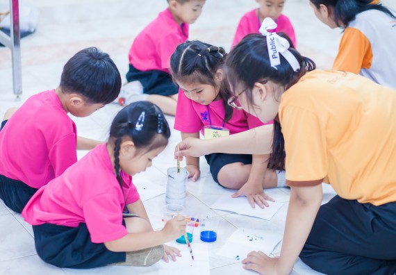 ภาพกิจกรรม คณะวิทยาศาสตร์และเทคโนโลยี จัดกิจกรรมค่ายวิทยาศาสตร์โรงเรียนสาธิตฯ ระดับชั้นอนุบาล