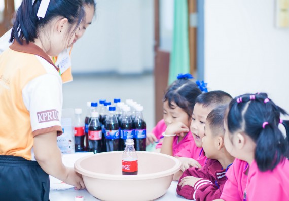 ภาพกิจกรรม คณะวิทยาศาสตร์และเทคโนโลยี จัดกิจกรรมค่ายวิทยาศาสตร์โรงเรียนสาธิตฯ ระดับชั้นอนุบาล