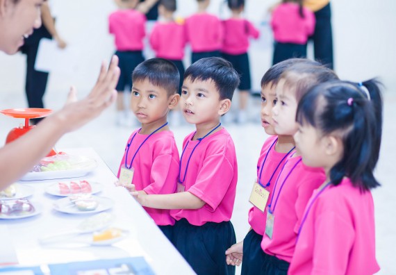 ภาพกิจกรรม คณะวิทยาศาสตร์และเทคโนโลยี จัดกิจกรรมค่ายวิทยาศาสตร์โรงเรียนสาธิตฯ ระดับชั้นอนุบาล