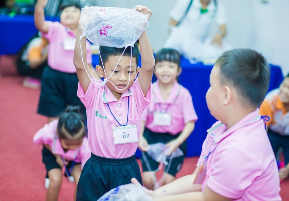 ภาพกิจกรรม คณะวิทยาศาสตร์และเทคโนโลยี จัดกิจกรรมค่ายวิทยาศาสตร์โรงเรียนสาธิตฯ ระดับชั้นอนุบาล