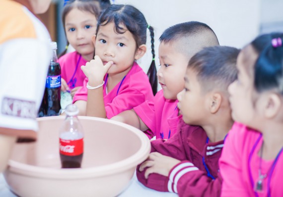 ภาพกิจกรรม คณะวิทยาศาสตร์และเทคโนโลยี จัดกิจกรรมค่ายวิทยาศาสตร์โรงเรียนสาธิตฯ ระดับชั้นอนุบาล