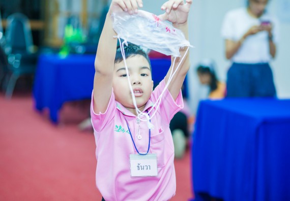 ภาพกิจกรรม คณะวิทยาศาสตร์และเทคโนโลยี จัดกิจกรรมค่ายวิทยาศาสตร์โรงเรียนสาธิตฯ ระดับชั้นอนุบาล