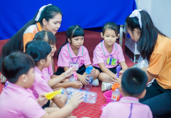 ภาพกิจกรรม คณะวิทยาศาสตร์และเทคโนโลยี จัดกิจกรรมค่ายวิทยาศาสตร์โรงเรียนสาธิตฯ ระดับชั้นอนุบาล