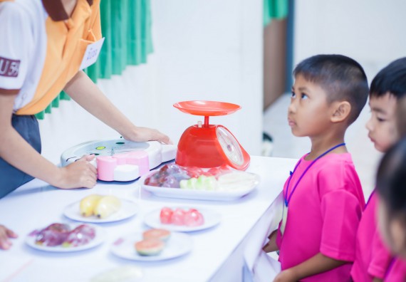 ภาพกิจกรรม คณะวิทยาศาสตร์และเทคโนโลยี จัดกิจกรรมค่ายวิทยาศาสตร์โรงเรียนสาธิตฯ ระดับชั้นอนุบาล