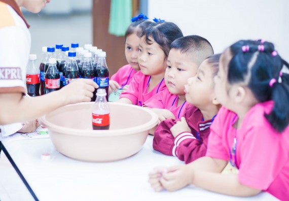 ภาพกิจกรรม คณะวิทยาศาสตร์และเทคโนโลยี จัดกิจกรรมค่ายวิทยาศาสตร์โรงเรียนสาธิตฯ ระดับชั้นอนุบาล