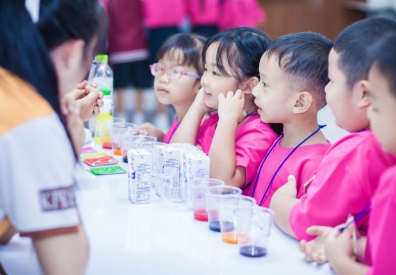 ภาพกิจกรรม คณะวิทยาศาสตร์และเทคโนโลยี จัดกิจกรรมค่ายวิทยาศาสตร์โรงเรียนสาธิตฯ ระดับชั้นอนุบาล