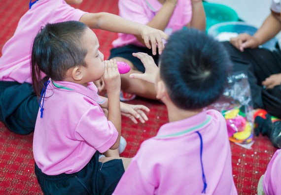 ภาพกิจกรรม คณะวิทยาศาสตร์และเทคโนโลยี จัดกิจกรรมค่ายวิทยาศาสตร์โรงเรียนสาธิตฯ ระดับชั้นอนุบาล