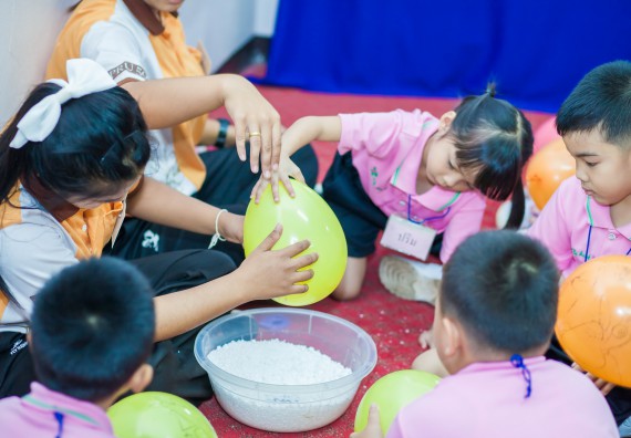 ภาพกิจกรรม คณะวิทยาศาสตร์และเทคโนโลยี จัดกิจกรรมค่ายวิทยาศาสตร์โรงเรียนสาธิตฯ ระดับชั้นอนุบาล