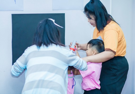 ภาพกิจกรรม คณะวิทยาศาสตร์และเทคโนโลยี จัดกิจกรรมค่ายวิทยาศาสตร์โรงเรียนสาธิตฯ ระดับชั้นอนุบาล