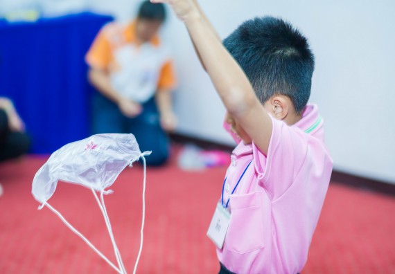 ภาพกิจกรรม คณะวิทยาศาสตร์และเทคโนโลยี จัดกิจกรรมค่ายวิทยาศาสตร์โรงเรียนสาธิตฯ ระดับชั้นอนุบาล