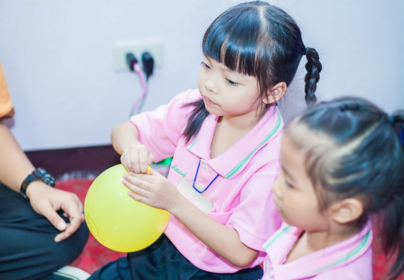 ภาพกิจกรรม คณะวิทยาศาสตร์และเทคโนโลยี จัดกิจกรรมค่ายวิทยาศาสตร์โรงเรียนสาธิตฯ ระดับชั้นอนุบาล