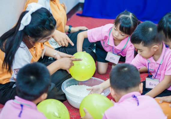 ภาพกิจกรรม คณะวิทยาศาสตร์และเทคโนโลยี จัดกิจกรรมค่ายวิทยาศาสตร์โรงเรียนสาธิตฯ ระดับชั้นอนุบาล