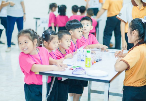 ภาพกิจกรรม คณะวิทยาศาสตร์และเทคโนโลยี จัดกิจกรรมค่ายวิทยาศาสตร์โรงเรียนสาธิตฯ ระดับชั้นอนุบาล