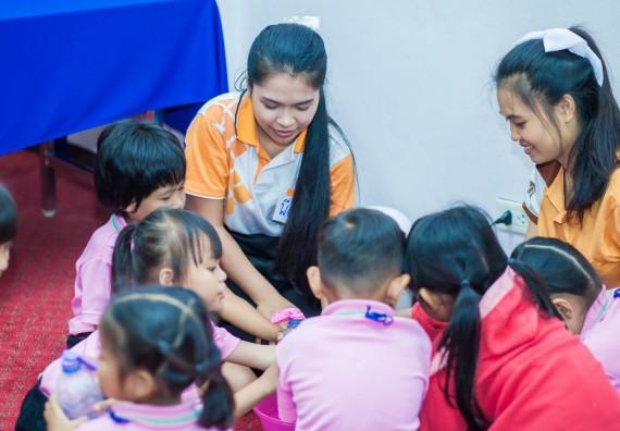 ภาพกิจกรรม คณะวิทยาศาสตร์และเทคโนโลยี จัดกิจกรรมค่ายวิทยาศาสตร์โรงเรียนสาธิตฯ ระดับชั้นอนุบาล