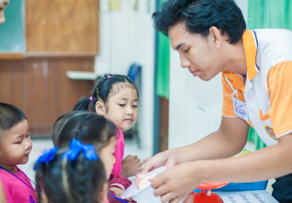 ภาพกิจกรรม คณะวิทยาศาสตร์และเทคโนโลยี จัดกิจกรรมค่ายวิทยาศาสตร์โรงเรียนสาธิตฯ ระดับชั้นอนุบาล