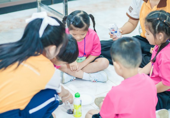 ภาพกิจกรรม คณะวิทยาศาสตร์และเทคโนโลยี จัดกิจกรรมค่ายวิทยาศาสตร์โรงเรียนสาธิตฯ ระดับชั้นอนุบาล