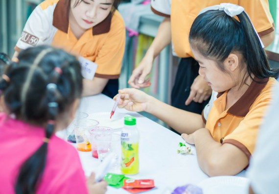 ภาพกิจกรรม คณะวิทยาศาสตร์และเทคโนโลยี จัดกิจกรรมค่ายวิทยาศาสตร์โรงเรียนสาธิตฯ ระดับชั้นอนุบาล