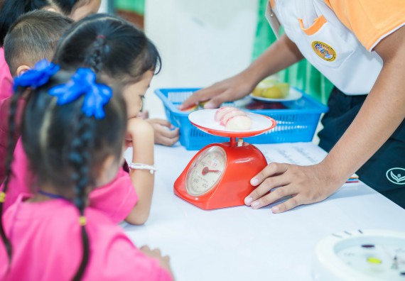 ภาพกิจกรรม คณะวิทยาศาสตร์และเทคโนโลยี จัดกิจกรรมค่ายวิทยาศาสตร์โรงเรียนสาธิตฯ ระดับชั้นอนุบาล