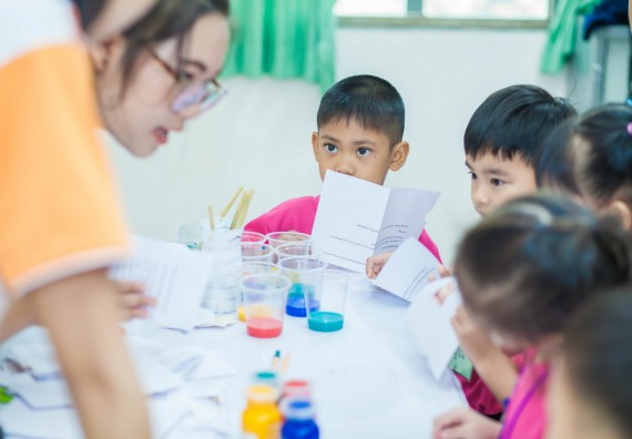 ภาพกิจกรรม คณะวิทยาศาสตร์และเทคโนโลยี จัดกิจกรรมค่ายวิทยาศาสตร์โรงเรียนสาธิตฯ ระดับชั้นอนุบาล