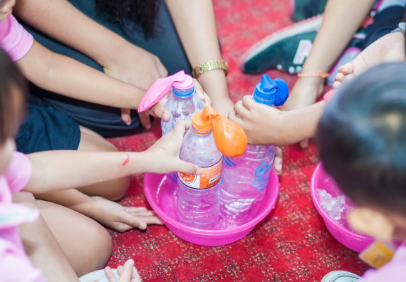 ภาพกิจกรรม คณะวิทยาศาสตร์และเทคโนโลยี จัดกิจกรรมค่ายวิทยาศาสตร์โรงเรียนสาธิตฯ ระดับชั้นอนุบาล