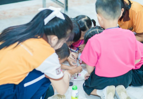 ภาพกิจกรรม คณะวิทยาศาสตร์และเทคโนโลยี จัดกิจกรรมค่ายวิทยาศาสตร์โรงเรียนสาธิตฯ ระดับชั้นอนุบาล