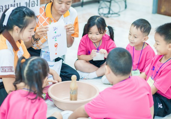 ภาพกิจกรรม คณะวิทยาศาสตร์และเทคโนโลยี จัดกิจกรรมค่ายวิทยาศาสตร์โรงเรียนสาธิตฯ ระดับชั้นอนุบาล