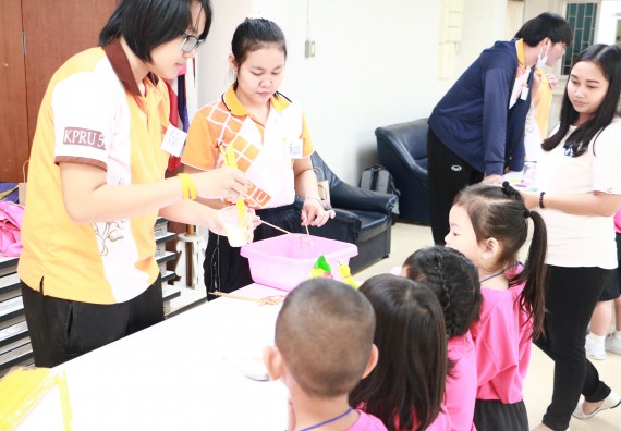 ภาพกิจกรรม คณะวิทยาศาสตร์และเทคโนโลยี จัดกิจกรรมค่ายวิทยาศาสตร์โรงเรียนสาธิตฯ ระดับชั้นอนุบาล