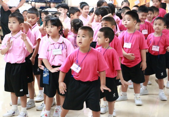 ภาพกิจกรรม คณะวิทยาศาสตร์และเทคโนโลยี จัดกิจกรรมค่ายวิทยาศาสตร์โรงเรียนสาธิตฯ ระดับชั้นอนุบาล