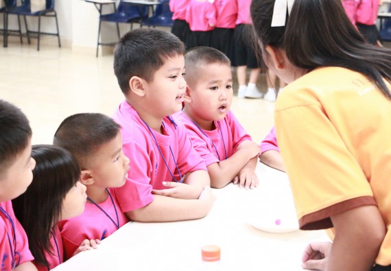ภาพกิจกรรม คณะวิทยาศาสตร์และเทคโนโลยี จัดกิจกรรมค่ายวิทยาศาสตร์โรงเรียนสาธิตฯ ระดับชั้นอนุบาล