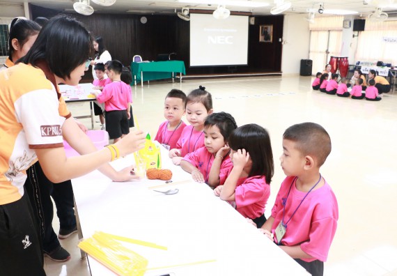 ภาพกิจกรรม คณะวิทยาศาสตร์และเทคโนโลยี จัดกิจกรรมค่ายวิทยาศาสตร์โรงเรียนสาธิตฯ ระดับชั้นอนุบาล