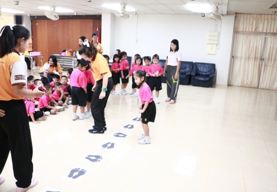 ภาพกิจกรรม คณะวิทยาศาสตร์และเทคโนโลยี จัดกิจกรรมค่ายวิทยาศาสตร์โรงเรียนสาธิตฯ ระดับชั้นอนุบาล