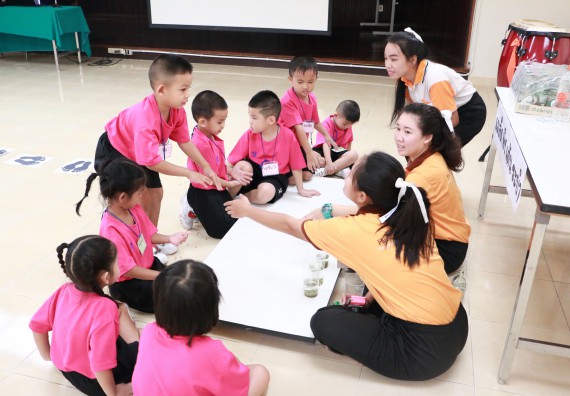 ภาพกิจกรรม คณะวิทยาศาสตร์และเทคโนโลยี จัดกิจกรรมค่ายวิทยาศาสตร์โรงเรียนสาธิตฯ ระดับชั้นอนุบาล