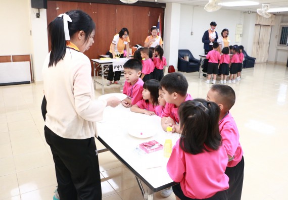 ภาพกิจกรรม คณะวิทยาศาสตร์และเทคโนโลยี จัดกิจกรรมค่ายวิทยาศาสตร์โรงเรียนสาธิตฯ ระดับชั้นอนุบาล
