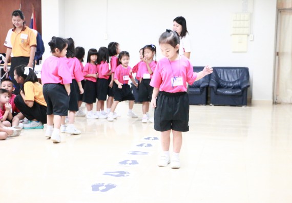 ภาพกิจกรรม คณะวิทยาศาสตร์และเทคโนโลยี จัดกิจกรรมค่ายวิทยาศาสตร์โรงเรียนสาธิตฯ ระดับชั้นอนุบาล