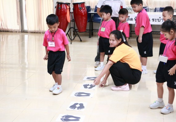 ภาพกิจกรรม คณะวิทยาศาสตร์และเทคโนโลยี จัดกิจกรรมค่ายวิทยาศาสตร์โรงเรียนสาธิตฯ ระดับชั้นอนุบาล