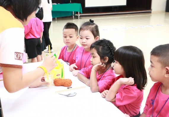 ภาพกิจกรรม คณะวิทยาศาสตร์และเทคโนโลยี จัดกิจกรรมค่ายวิทยาศาสตร์โรงเรียนสาธิตฯ ระดับชั้นอนุบาล