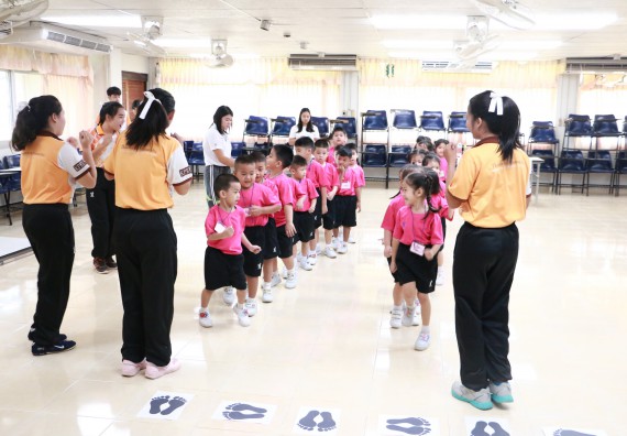 ภาพกิจกรรม คณะวิทยาศาสตร์และเทคโนโลยี จัดกิจกรรมค่ายวิทยาศาสตร์โรงเรียนสาธิตฯ ระดับชั้นอนุบาล