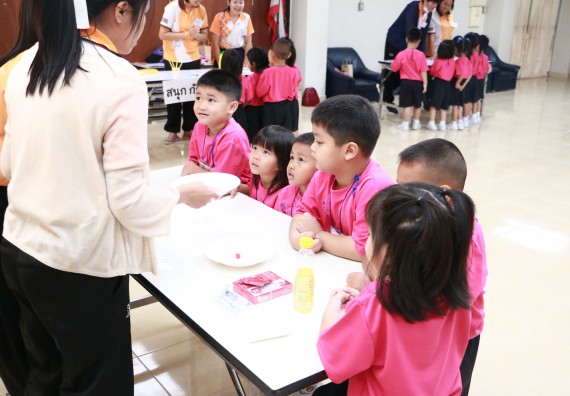 ภาพกิจกรรม คณะวิทยาศาสตร์และเทคโนโลยี จัดกิจกรรมค่ายวิทยาศาสตร์โรงเรียนสาธิตฯ ระดับชั้นอนุบาล