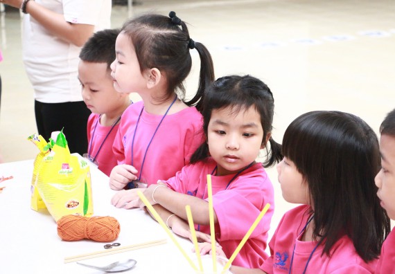 ภาพกิจกรรม คณะวิทยาศาสตร์และเทคโนโลยี จัดกิจกรรมค่ายวิทยาศาสตร์โรงเรียนสาธิตฯ ระดับชั้นอนุบาล