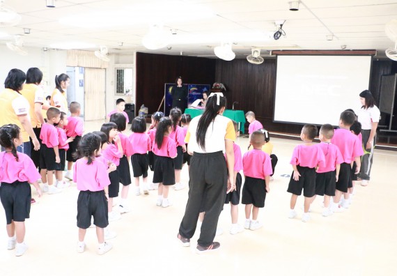 ภาพกิจกรรม คณะวิทยาศาสตร์และเทคโนโลยี จัดกิจกรรมค่ายวิทยาศาสตร์โรงเรียนสาธิตฯ ระดับชั้นอนุบาล