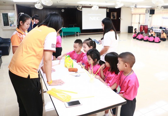 ภาพกิจกรรม คณะวิทยาศาสตร์และเทคโนโลยี จัดกิจกรรมค่ายวิทยาศาสตร์โรงเรียนสาธิตฯ ระดับชั้นอนุบาล