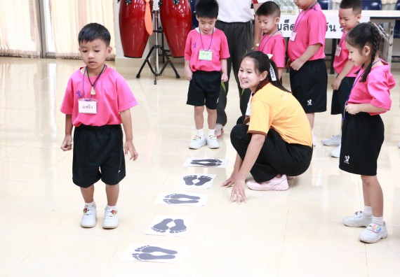 ภาพกิจกรรม คณะวิทยาศาสตร์และเทคโนโลยี จัดกิจกรรมค่ายวิทยาศาสตร์โรงเรียนสาธิตฯ ระดับชั้นอนุบาล